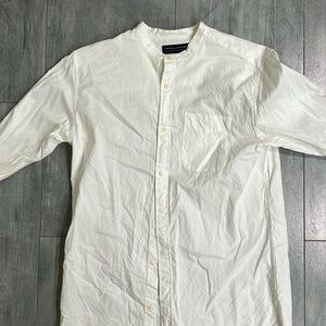 JACK AND JONES CLASSIC WHITE BUTTON DOWN DRESS SHIRT.